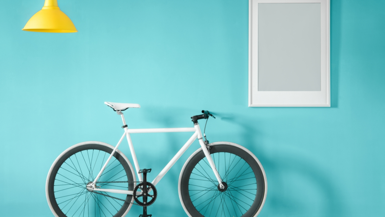 white-bike-in-blue-interior-PMNFYVU7